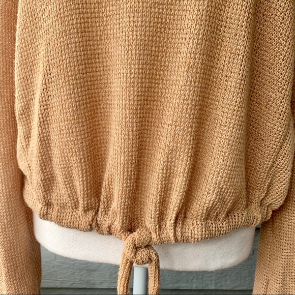 Lady’s Batwing Style Cropped Top w/Drawstring Tie - Picture 4 of 8